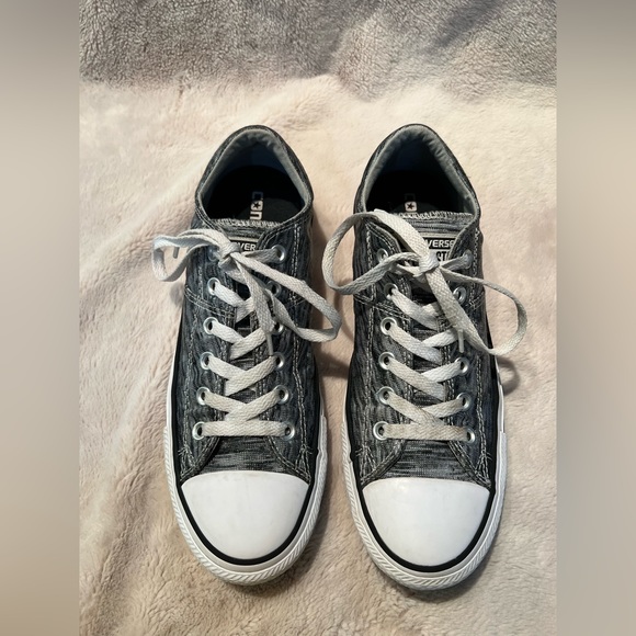 Shoes - Converse Womens Size 9